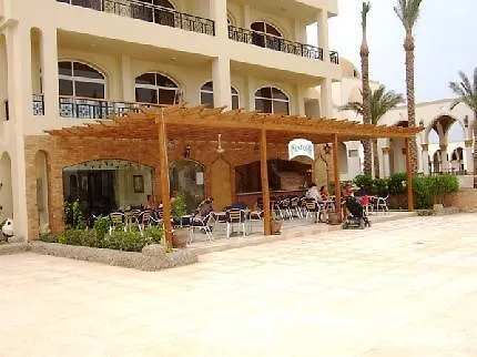 At Palm Piazza Apartment